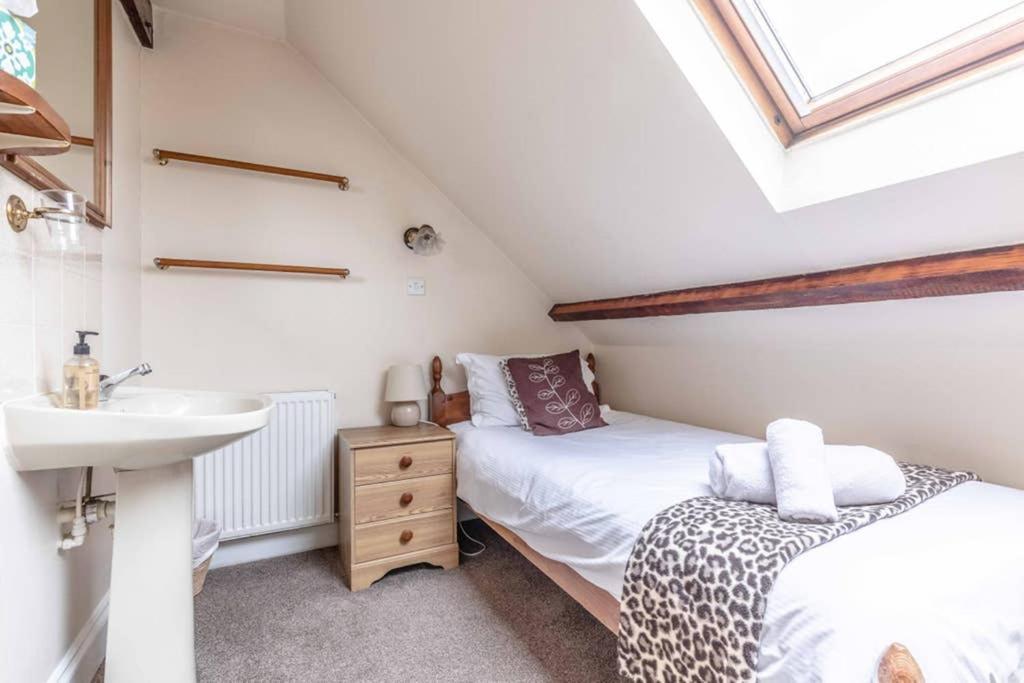 4 Bed 3 Baths In Central Windsor! Walk 2 All The Sights! Legoland 5 Min Drive المظهر الخارجي الصورة